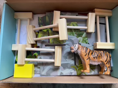 Playtive Kaplan Muhafaza Oyun Seti (Animal Enclosure Play Set)