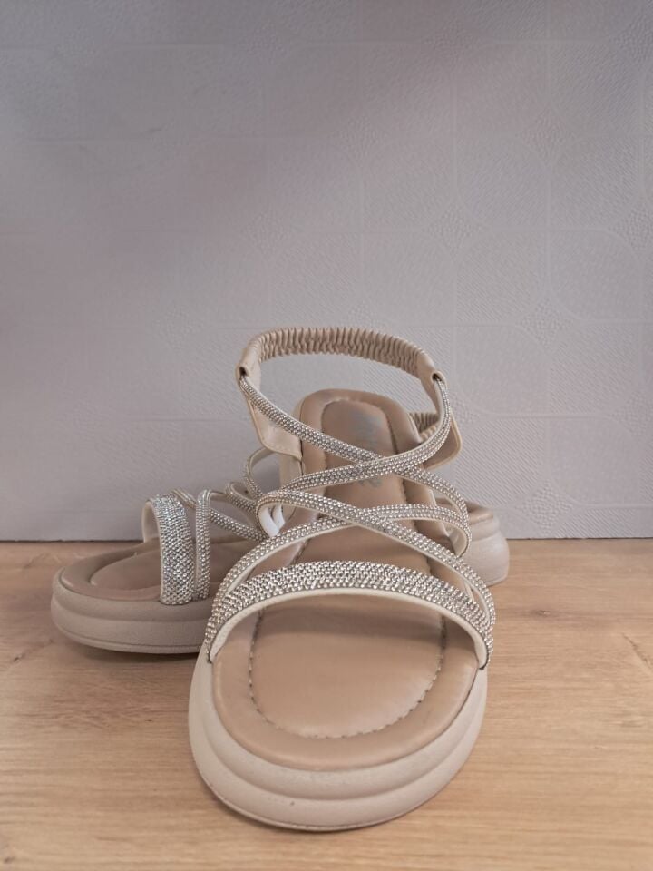 Kadın Lastikli ve Taşlı Yüksek Taban Sandalet