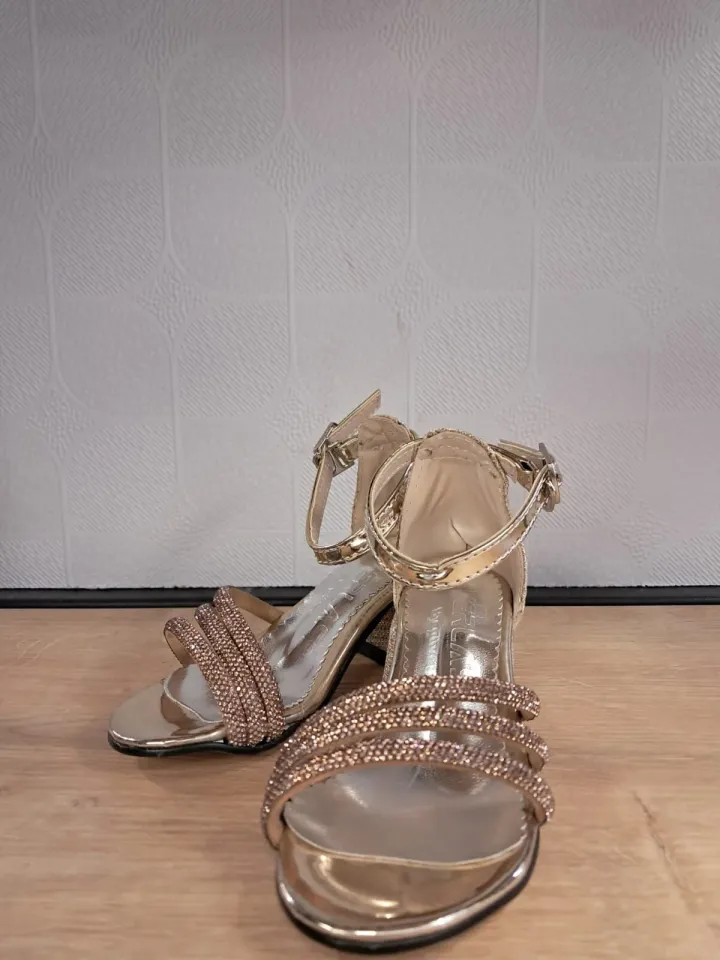 Kız Çocuk Üç Bantlı Taşlı Topuklu Ayakkabı