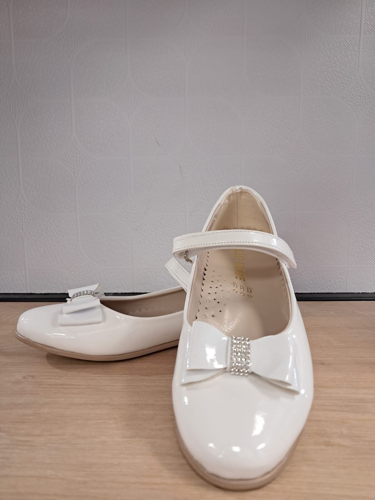 Kız Çocuk Fiyonk Detaylı Beyaz Rugan Babet