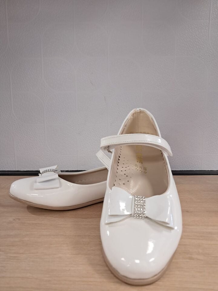 Kız Çocuk Fiyonk Detaylı Beyaz Rugan Babet