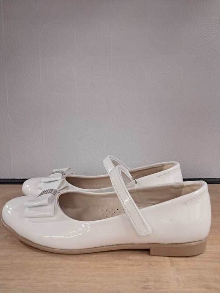 Kız Çocuk Fiyonk Detaylı Beyaz Rugan Babet