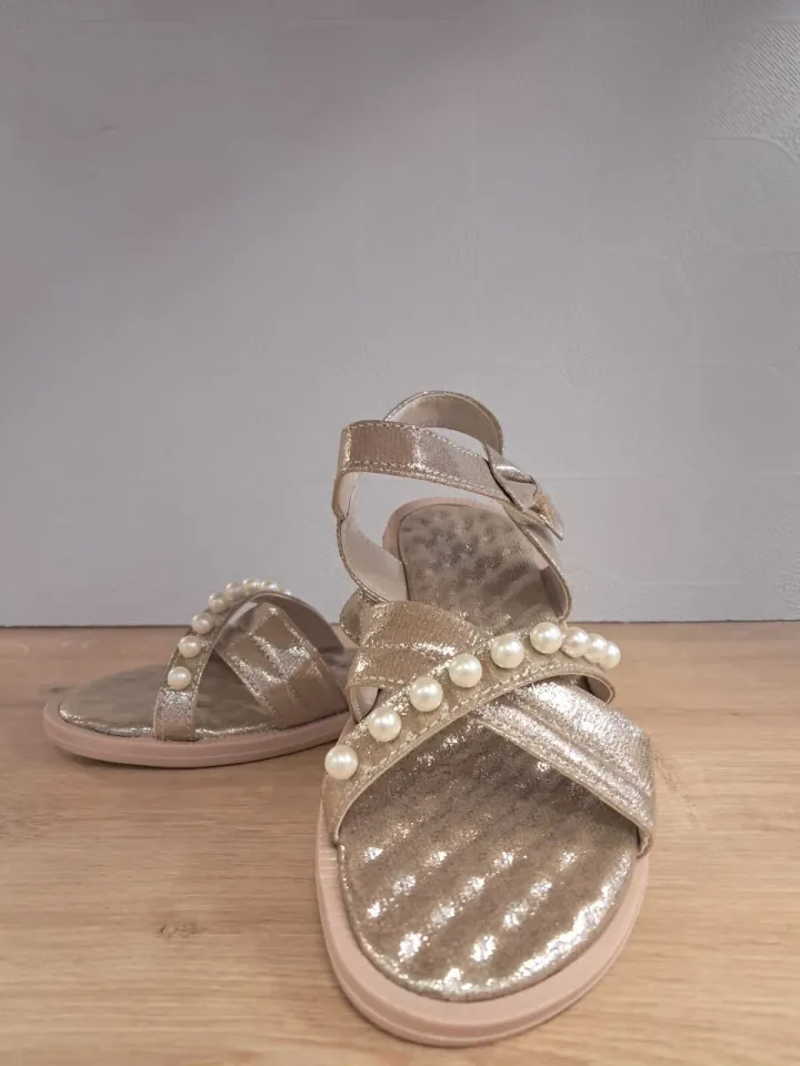 Kız Çocuk İncili Fiyonk Detaylı Sandalet